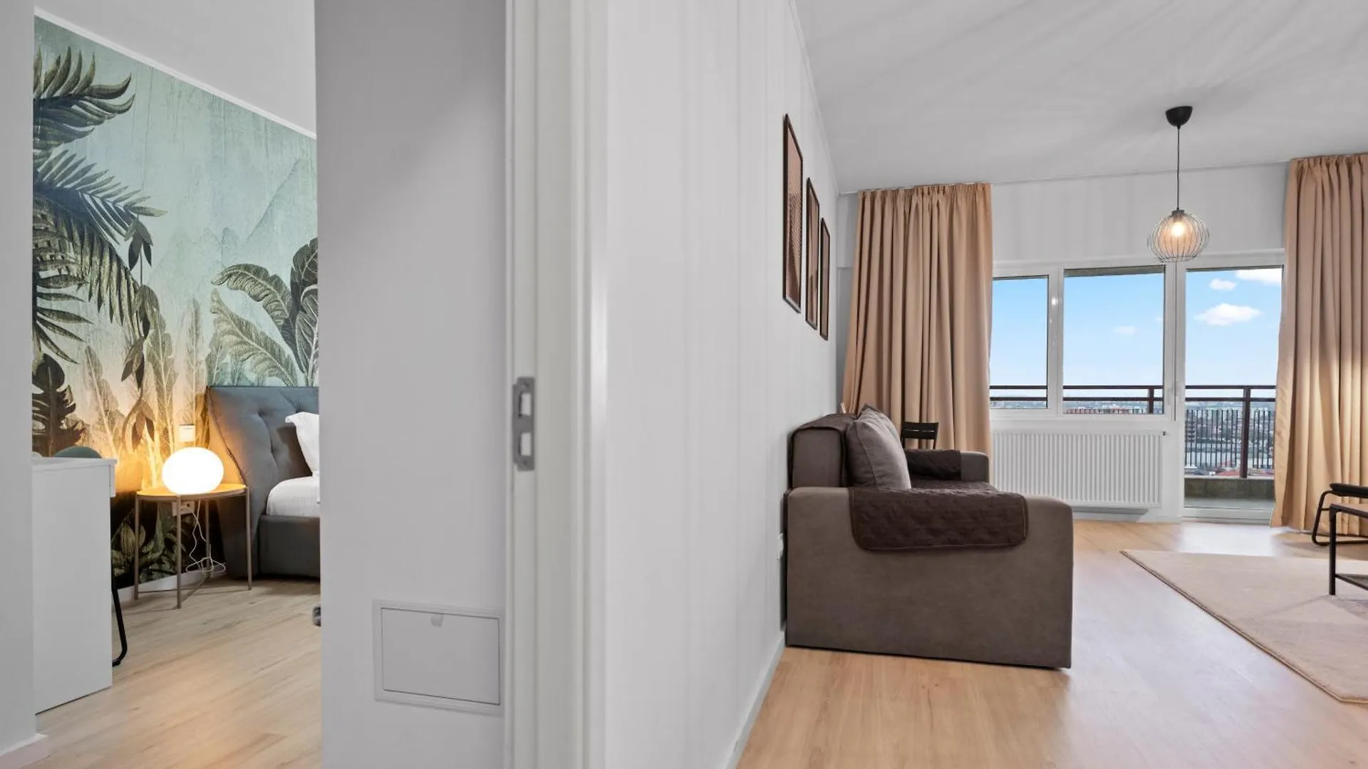High-End Apartment With Panoramic View, Parking & Pool ブカレスト 0*,