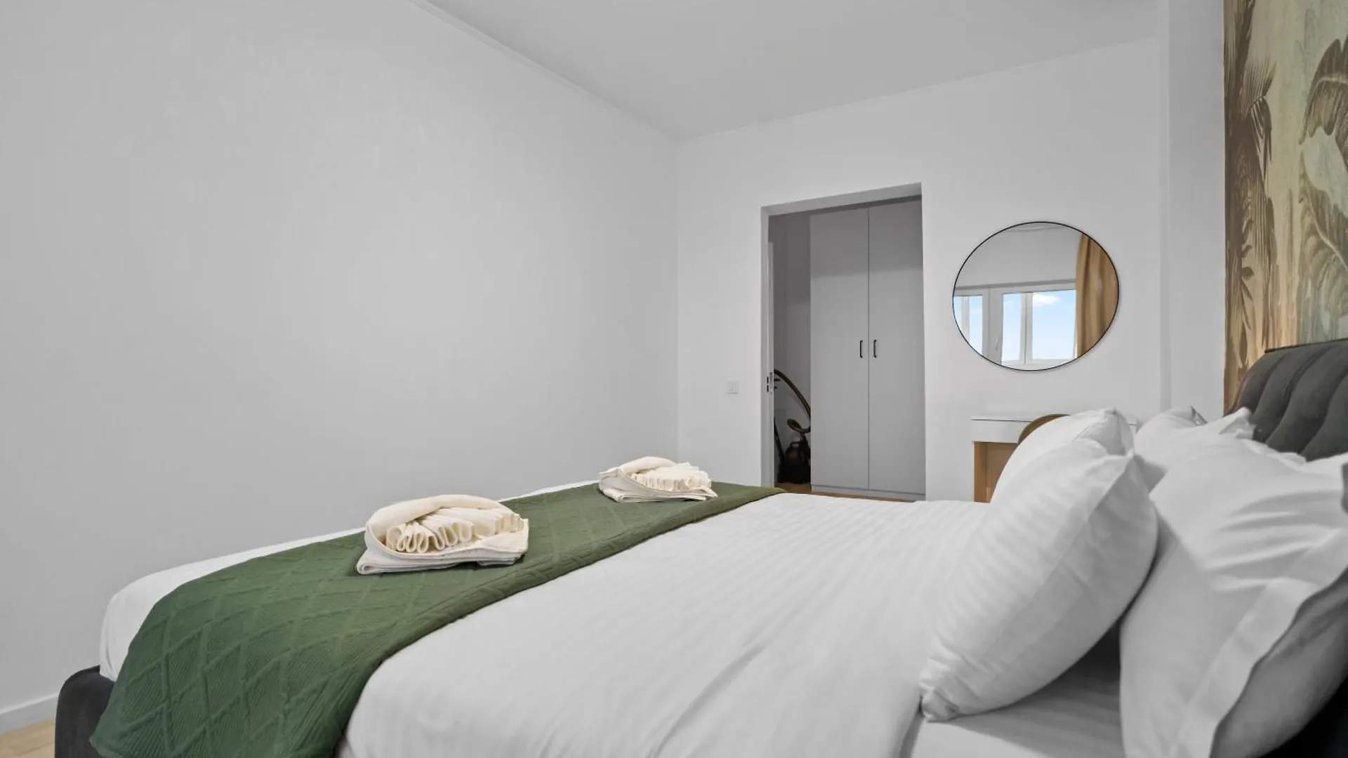 High-End Apartment With Panoramic View, Parking & Pool Bucharest