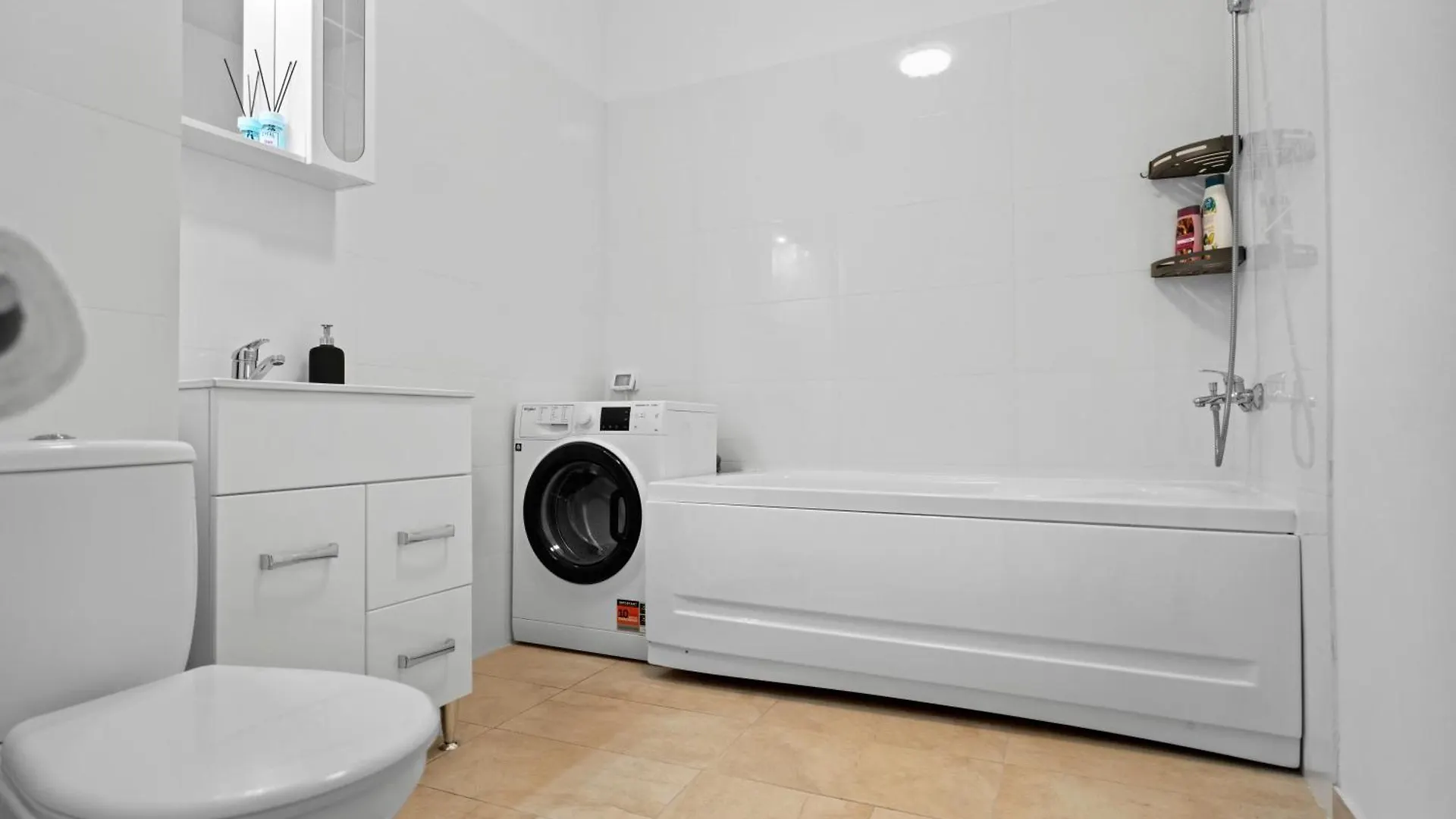 High-End Apartment With Panoramic View, Parking & Pool ブカレスト