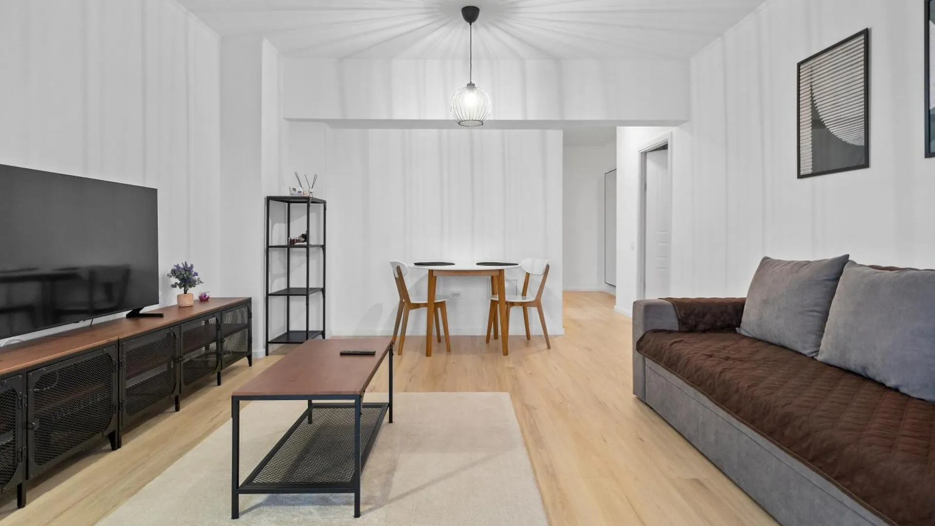 High-End Apartment With Panoramic View, Parking & Pool Bucharest Romania