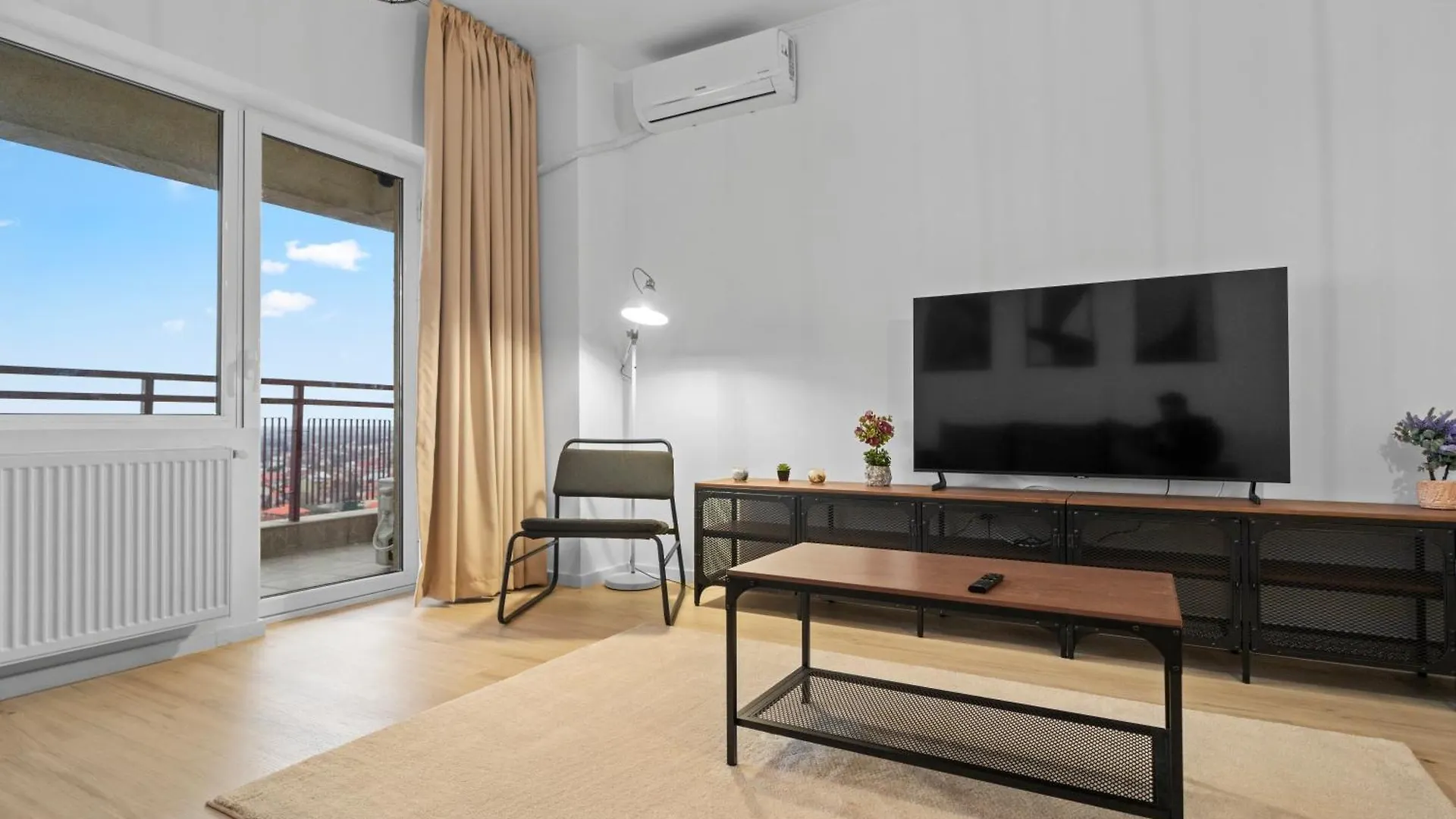 High-End Apartment With Panoramic View, Parking & Pool ブカレスト